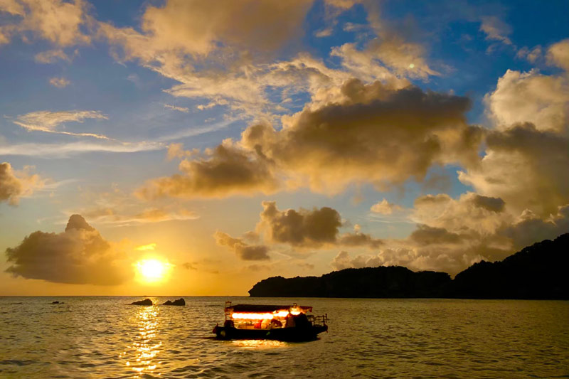 比謝川納涼船でのクルーズツアー